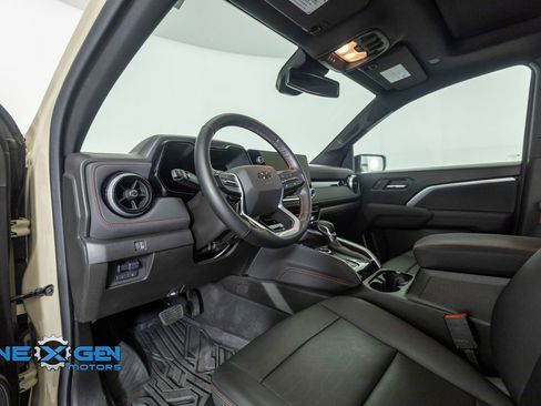 Used 2024 Chevrolet Colorado Z71 w/ Z71 Convenience Package 2 AWD/4WD image 10