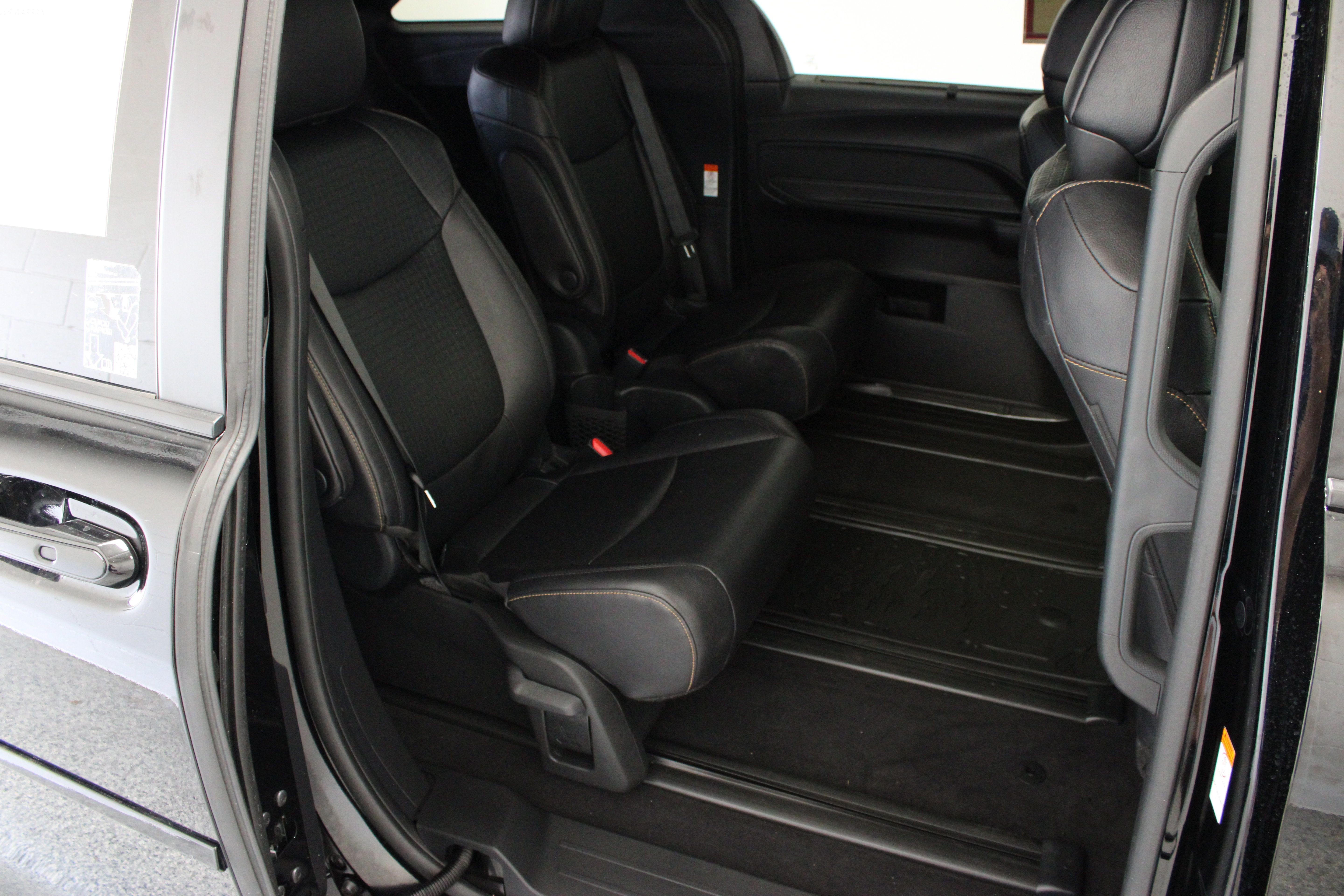 Certified 2025 Toyota Sienna XLE Woodland Edition AWD/4WD image 36