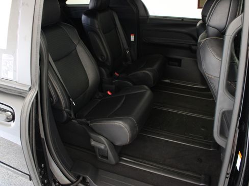 Certified 2025 Toyota Sienna XLE Woodland Edition AWD/4WD image 36