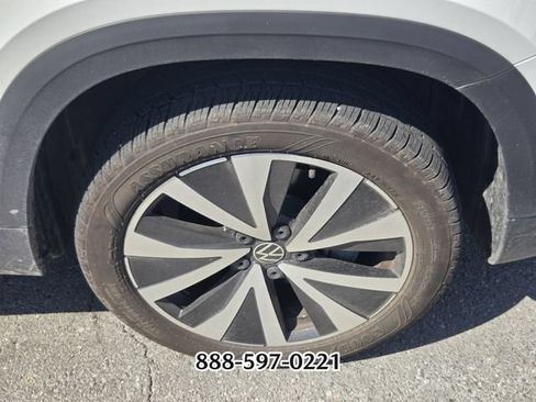 Certified 2024 Volkswagen Taos SE FWD image 10