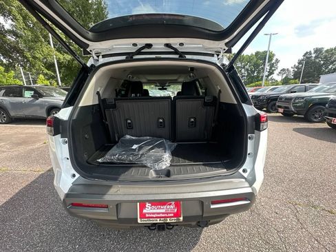 New 2026 Nissan Pathfinder Platinum AWD/4WD image 15