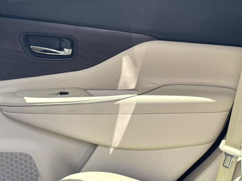 Certified 2019 Nissan Murano Platinum FWD image 16