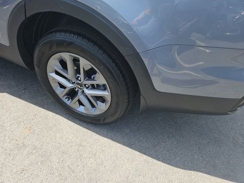 Used 2025 Kia Telluride LX image 10