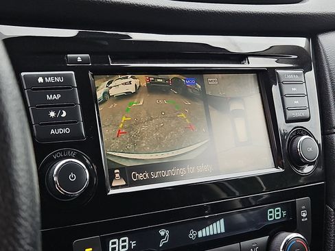 Certified 2020 Nissan Rogue SV w/ Premium Package image 17