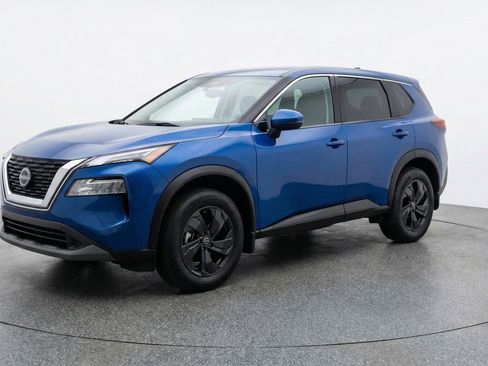 Used 2025 Nissan Rogue SV FWD image 3