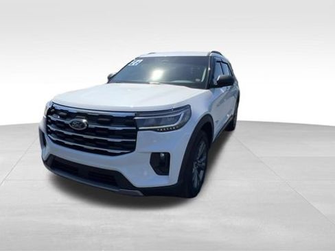 Used 2026 Ford Explorer Active w/ Active Comfort Package AWD/4WD image 2
