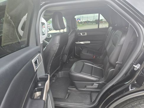 Used 2023 Ford Explorer XLT w/ Equipment Group 202A AWD/4WD image 8