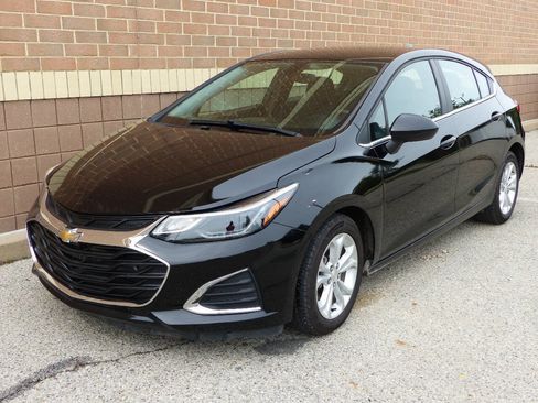 Used 2019 Chevrolet Cruze LT w/ Convenience Package FWD image 6