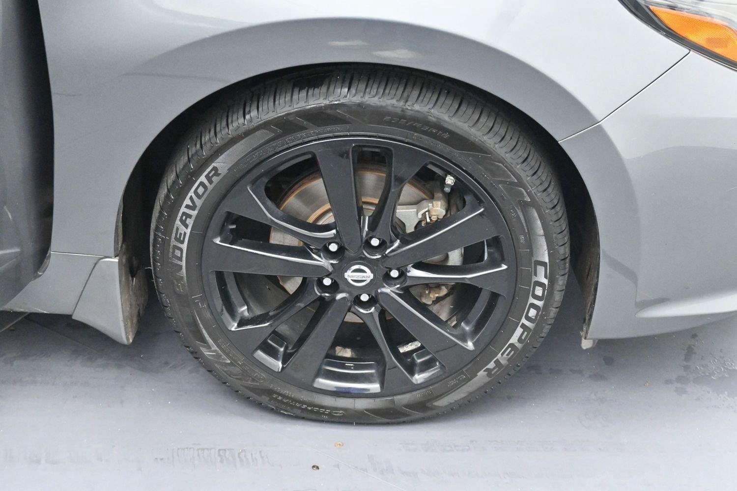 Used 2017 Nissan Altima 2.5 SR w/ Midnight Edition Package FWD image 33
