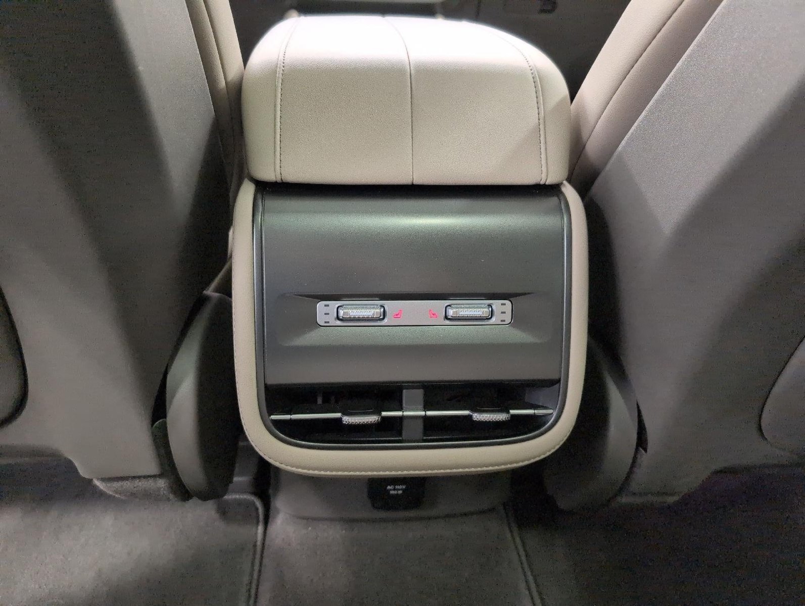 Used 2025 Lincoln Nautilus Premier w/ Equipment Group 102A AWD/4WD image 22