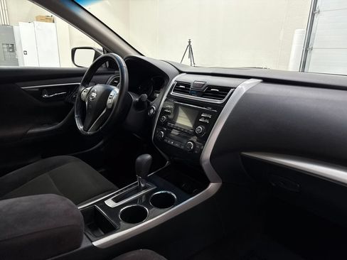 Used 2013 Nissan Altima 2.5 SV FWD image 22