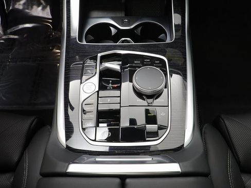 New 2026 BMW X7 xDrive40i w/ M Sport Package image 13