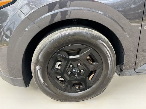Used 2025 Kia Carnival FWD image 32