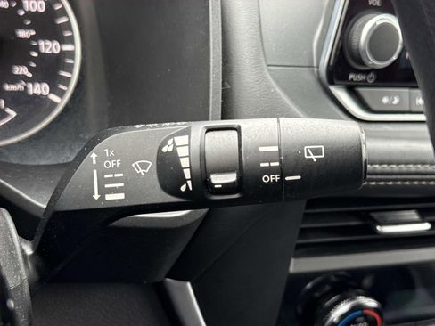 Used 2023 Nissan Rogue SV image 16