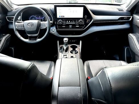 Used 2023 Toyota Highlander Limited AWD/4WD image 31