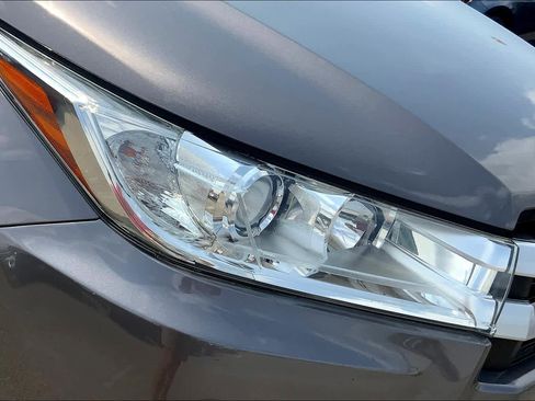 Used 2017 Toyota Highlander XLE image 27