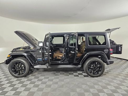 Used 2022 Jeep Wrangler Unlimited Sahara 4xe image 17