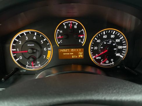 Used 2014 Nissan Armada Platinum w/ 2nd Row Captain Seat Package AWD/4WD image 27