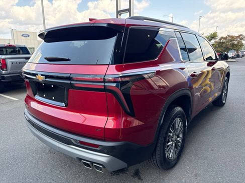 Used 2024 Chevrolet Traverse LT FWD image 6