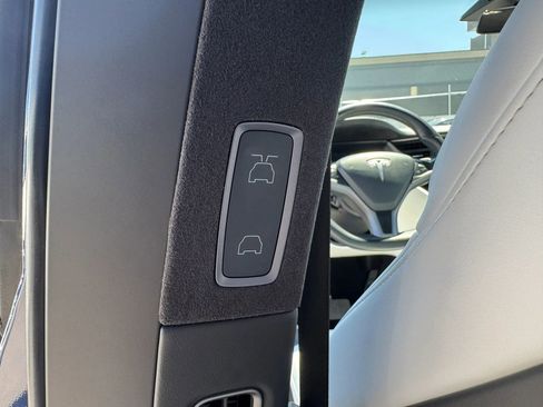 Used 2020 Tesla Model X Long Range AWD/4WD image 16