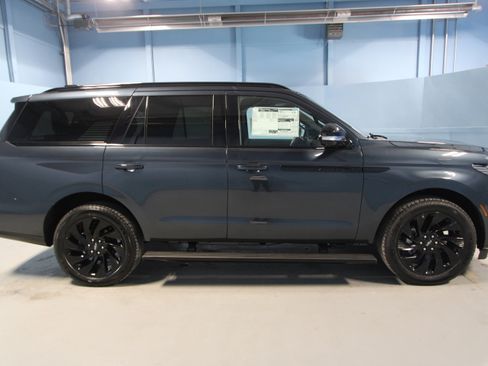 New 2025 Lincoln Navigator Reserve w/ Jet Appearance Package image 36