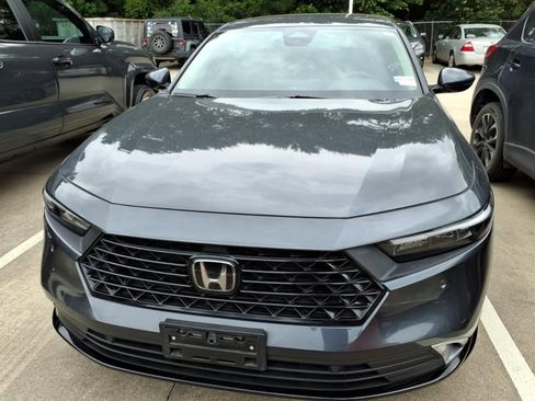 Used 2023 Honda Accord Touring image 3