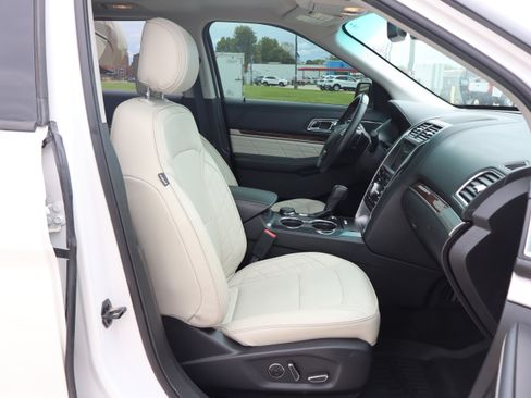 Used 2017 Ford Explorer Platinum AWD/4WD image 14