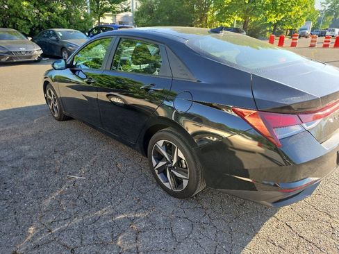 Used 2023 Hyundai Elantra SEL w/ Convenience Package FWD image 4