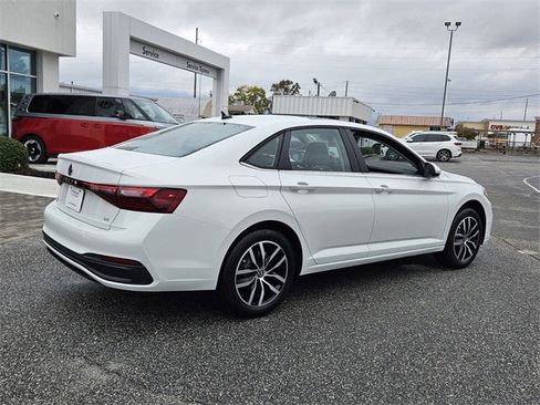 New 2026 Volkswagen Jetta SE image 13