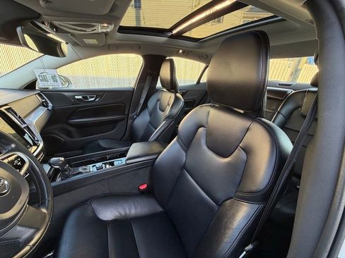Used 2020 Volvo S60 T5 Momentum image 18