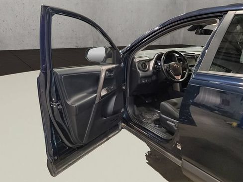 Used 2018 Toyota RAV4 XLE AWD/4WD image 17