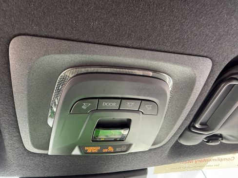 Used 2025 Toyota Corolla Cross AWD Hybrid image 18