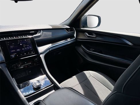 Used 2024 Jeep Grand Cherokee L Laredo image 26