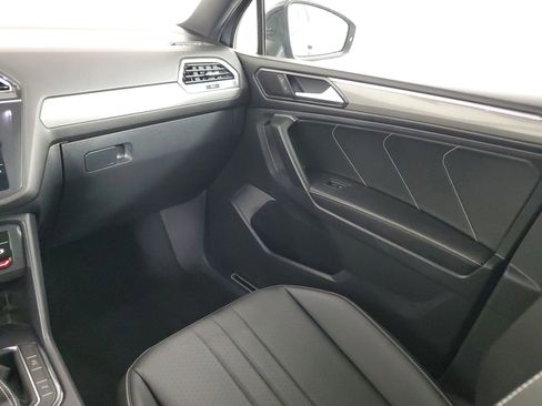 Used 2022 Volkswagen Tiguan SE R-Line image 45