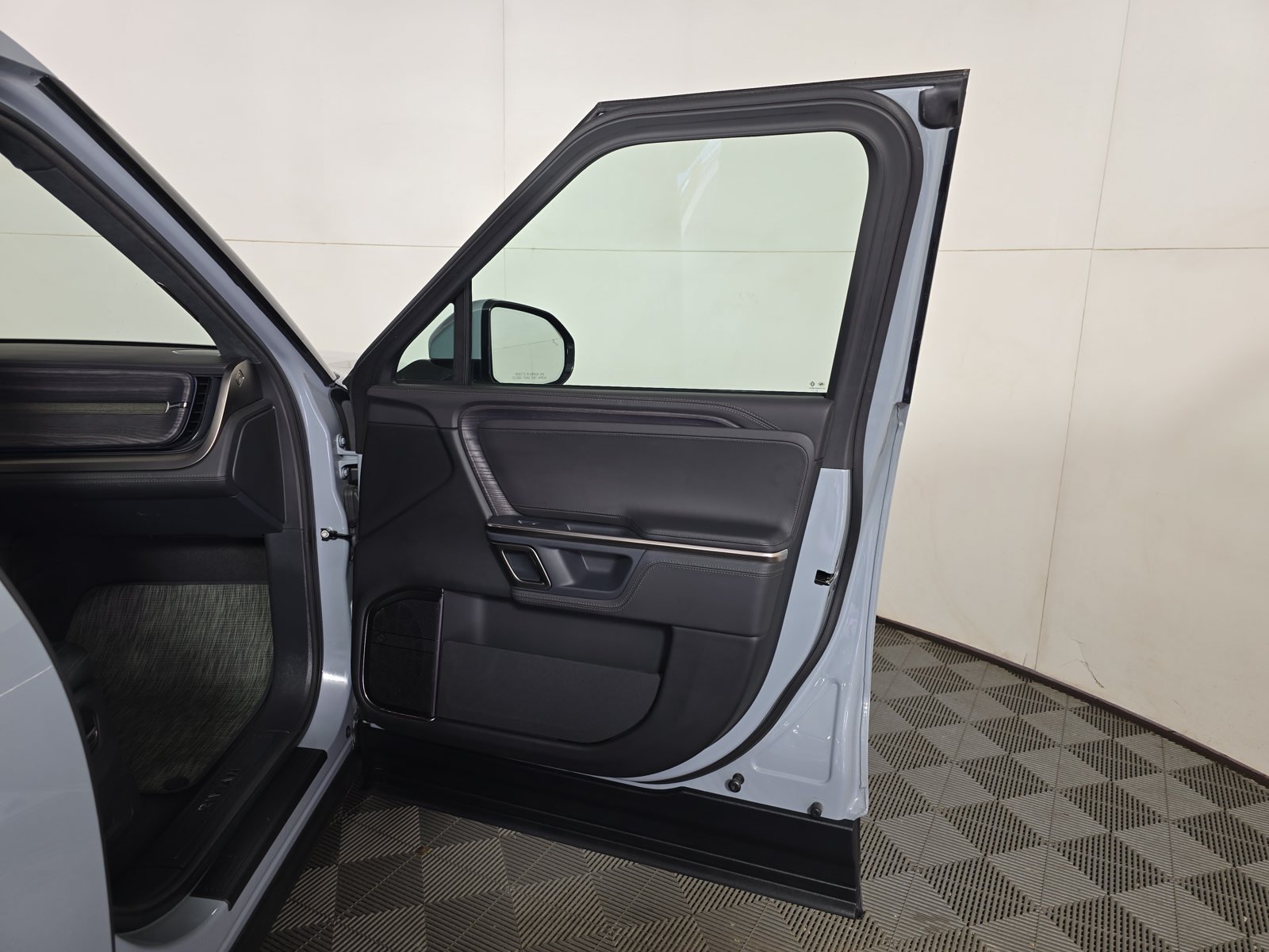 Used 2023 Rivian R1T Adventure Dual AWD/4WD image 18