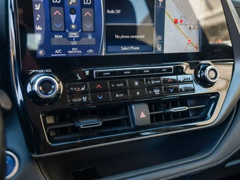 Used 2021 Toyota Highlander Limited image 22