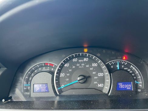 Used 2012 Toyota Camry LE FWD image 16