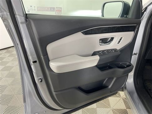 Used 2023 Honda Pilot Elite image 12