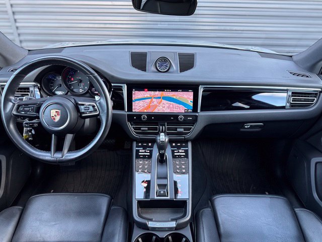 Used 2023 Porsche Macan AWD/4WD image 18