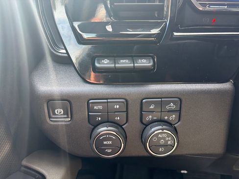 Used 2024 Chevrolet Silverado 2500 ZR2 w/ Technology Package AWD/4WD image 44