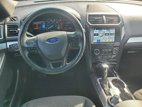 Used 2017 Ford Explorer XLT w/ Equipment Group 201A FWD image 12