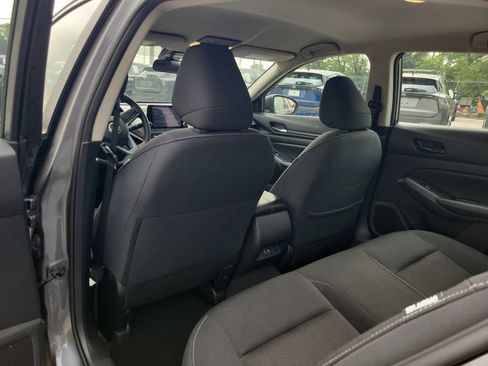 Used 2025 Nissan Altima 2.5 SV FWD image 9