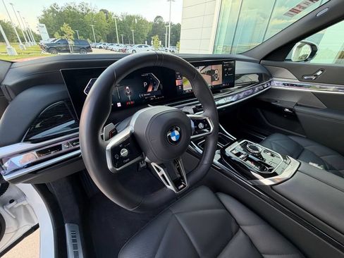 Used 2025 BMW 740i xDrive w/ Premium Package AWD/4WD image 15