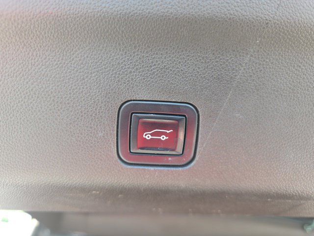 Used 2022 GMC Yukon Denali w/ Denali Ultimate Package RWD image 14