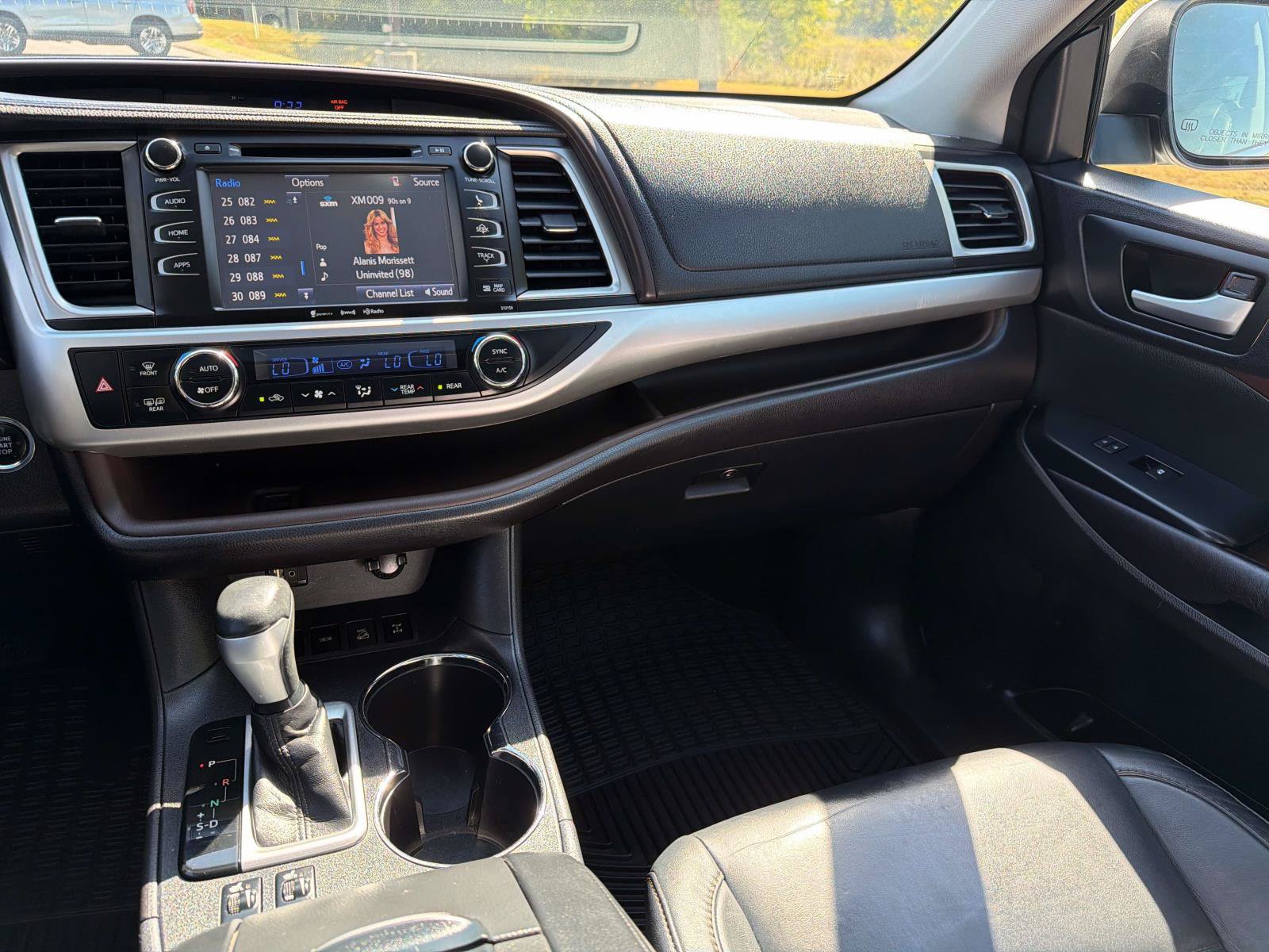 Used 2016 Toyota Highlander XLE AWD/4WD image 19
