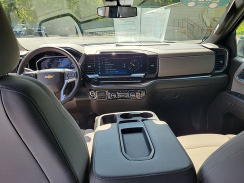 Certified 2025 Chevrolet Silverado 1500 LT RWD image 16