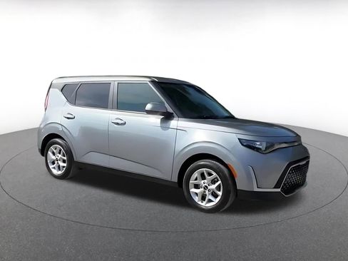 Used 2025 Kia Soul LX w/ LX Technology Package FWD image 2