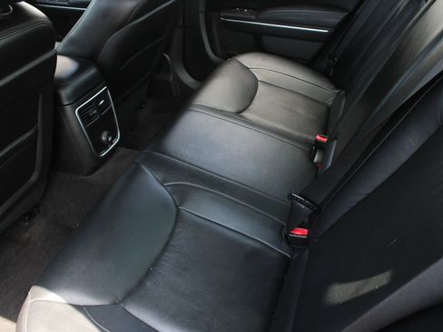 Used 2011 Chrysler 300 Limited RWD image 19