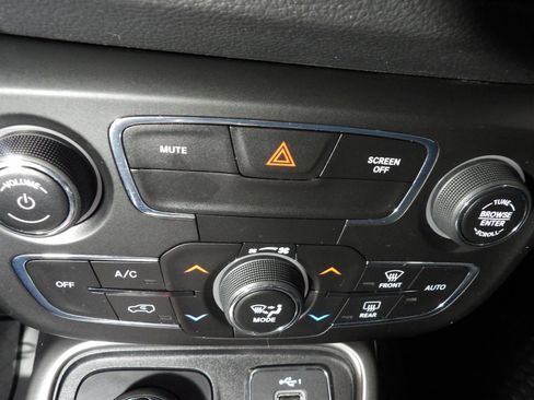 Used 2021 Jeep Compass Latitude w/ Convenience Group AWD/4WD image 14
