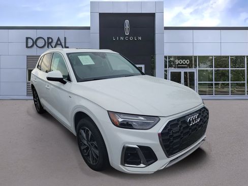 Used 2022 Audi Q5 2.0T Premium w/ Convenience Package AWD/4WD image 1